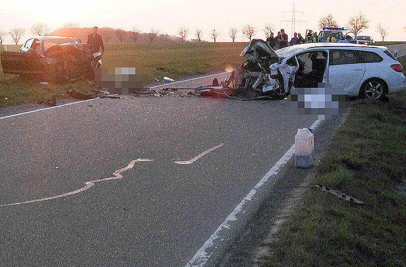 Bei einem Horror-Crash in Kupferzell sind beide Fahrer ums Leben gekommen.