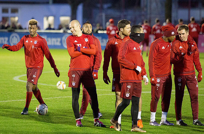 Seid ihr alle da? Die Bayern-Profis beim Trainingsstart nach der Winterpause.