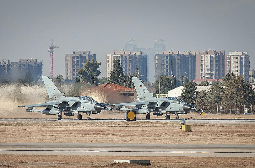 Die Verteidigungsexperten aller Bundestagsfraktionen wollen im September gemeinsam zu den Soldaten in die Türkei reisen. Foto: Bundeswehr/Falk Bärwald/Archiv