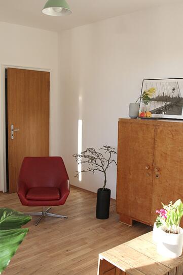 Die Stadt will das Haus in der Müllerstraße 6 abreißen und neu bauen. Die pfiffigen Aktionisten von Gold Grund haben jetzt in einer Guerilla-Aktion eine Wohnung in dem Haus renoviert. Die Bilder.