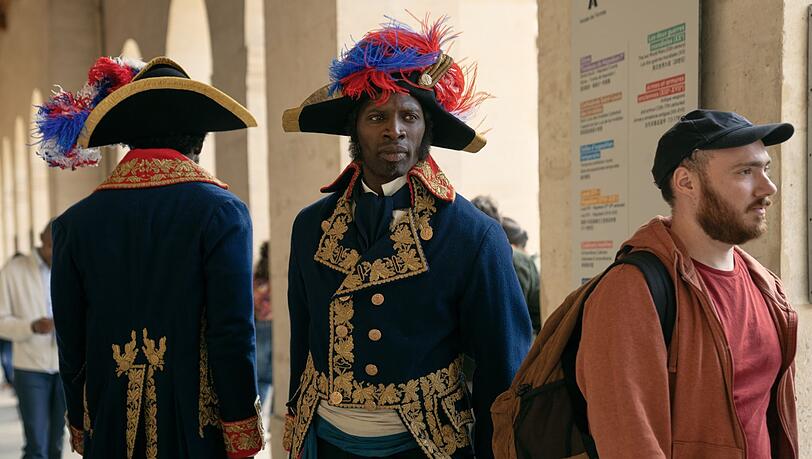 Als Meister der Verkleidung fällt Assane Diop (Omar Sy) kaum auf. Als Meister der Verkleidung fällt Assane Diop (Omar Sy) kaum auf.