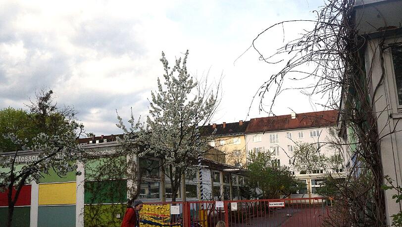 Die Montessori-Kinder von der Reutberger Straße müssen im Sommer 2016 nach Großhadern ziehen. Die Montessori-Kinder von der Reutberger Straße müssen im Sommer 2016 nach Großhadern ziehen.