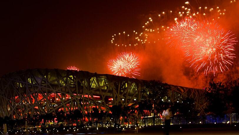 Im Nationalstadion von Peking fanden bereits Eröffnungs- und Schlussfeier der Olympischen Sommerspiele 2008 statt. Auch 2022 dient die Arena als Schauplatz der Schlussfeier.