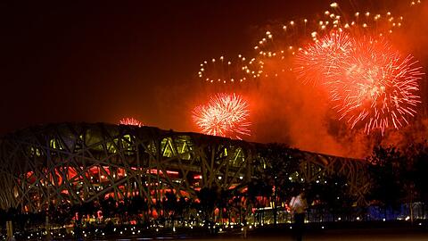 Im Nationalstadion von Peking fanden bereits Eröffnungs- und Schlussfeier der Olympischen Sommerspiele 2008 statt. Auch 2022 dient die Arena als Schauplatz der Schlussfeier.