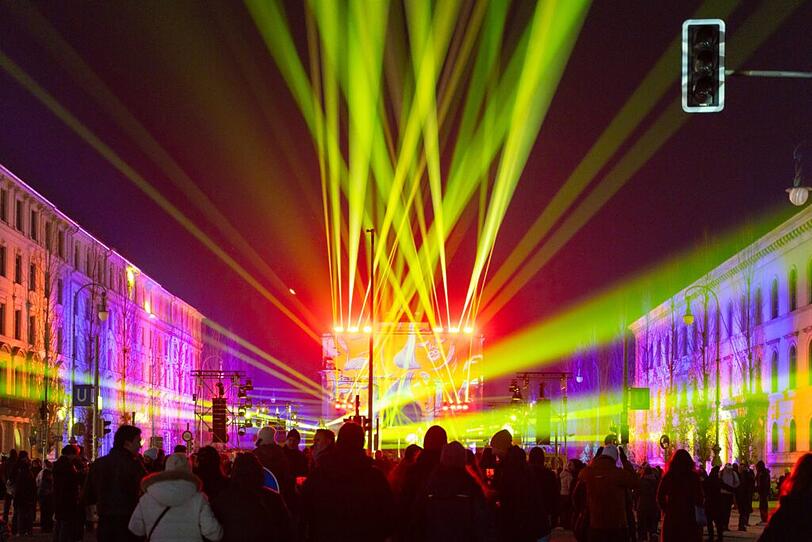 Die Silvester-Lichtshow am Siegestor.