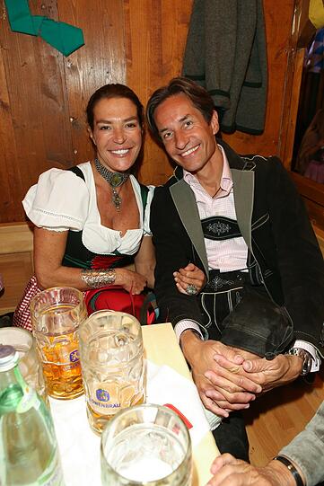 Fiona Winter-Swarovski mit Ehemann Karl-Heinz Grasser im Schützenzelt.