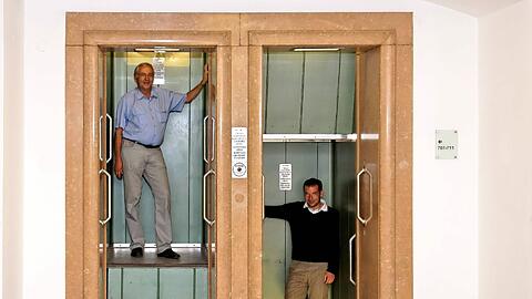 Der Paternoster im städtischen Planungsreferat in der Blumenstraße - er muss bald stillstehen.