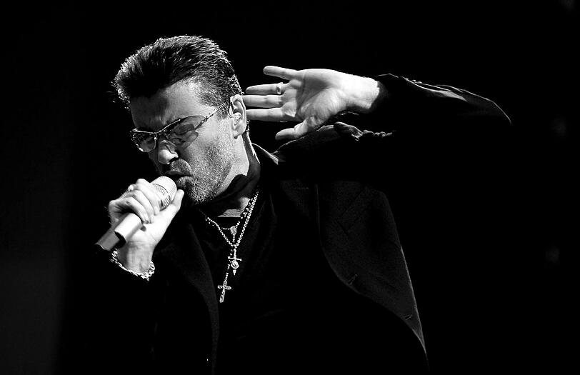 25.12.2016: Es ist der erste Weihnachtsfeiertag. Pop-Superstar George Michael stirbt im Alter von nur 53 Jahren im britischen Goring-on-Thames an Herzversagen. Die Pop-Welt ist in tiefer Trauer.