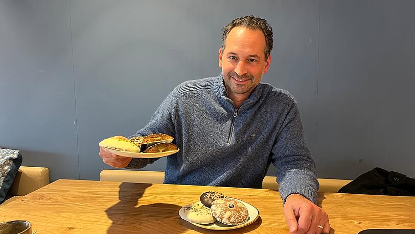 Mit Lavendel, Mozartfüllung oder doch ein klassischer Elisenlebkuchen: Hans Kistenpfennig bietet 13 Lebkuchen-Sorten an. Mit Lavendel, Mozartfüllung oder doch ein klassischer Elisenlebkuchen: Hans Kistenpfennig bietet 13 Lebkuchen-Sorten an.