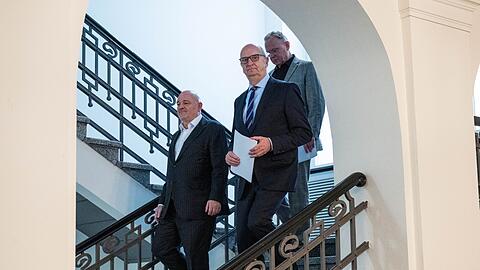 SPD/BSW-Regierung ohne Mehrheit: Der Ministerpr&auml;sident von Brandenburg, Dietmar Woidke (SPD, M), und sein Vize Robert Crumbach (l) erkl&auml;ren die Koalition in Brandenburg f&uuml;r gescheitert.