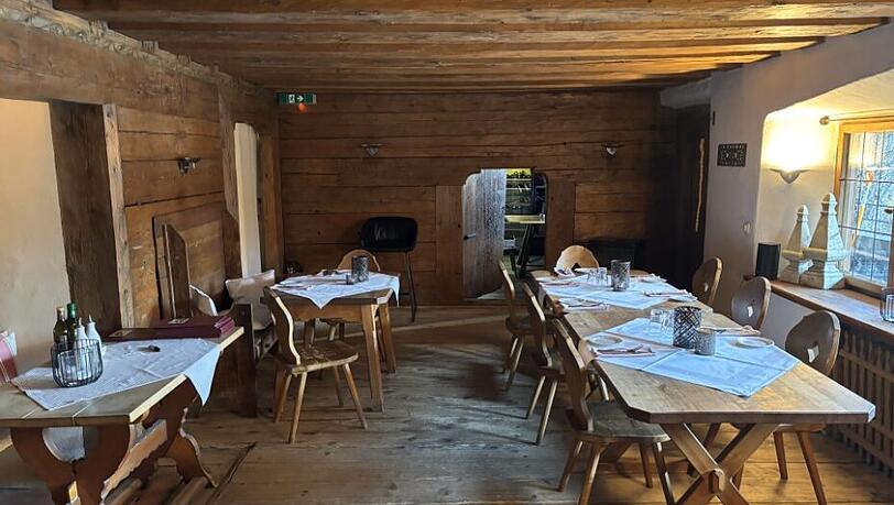 Die AZ hat im Januar an einem Nachmittag vorbeigeschaut. Die Weinstube &ouml;ffnet aktuell ab 18 Uhr.