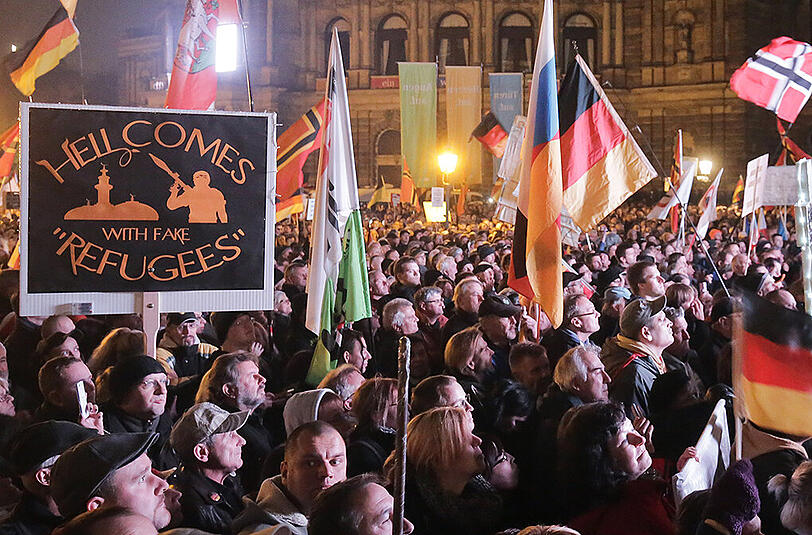 Bilder von der Pegida-Demo in Dresden zum einjährigen Jubiläum der fremdenfeindlichen Bewegung.