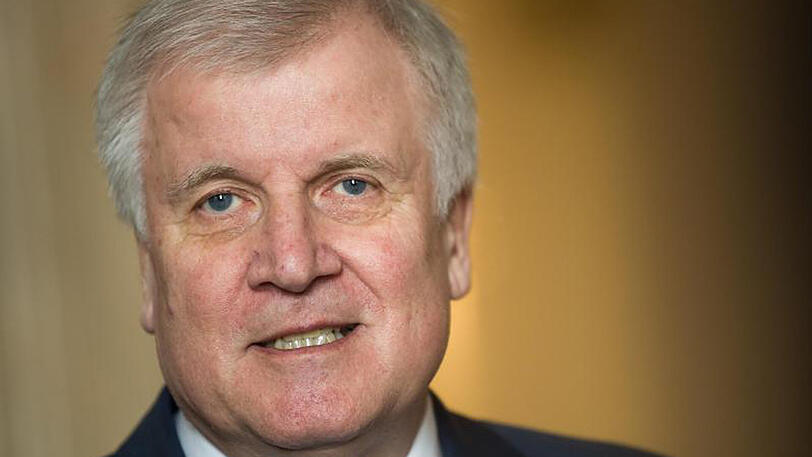 Seehofer verschärfte den Ton im Streit um die Dauer des Gymnasiums und eine Kommunalwahlrechtsreform.