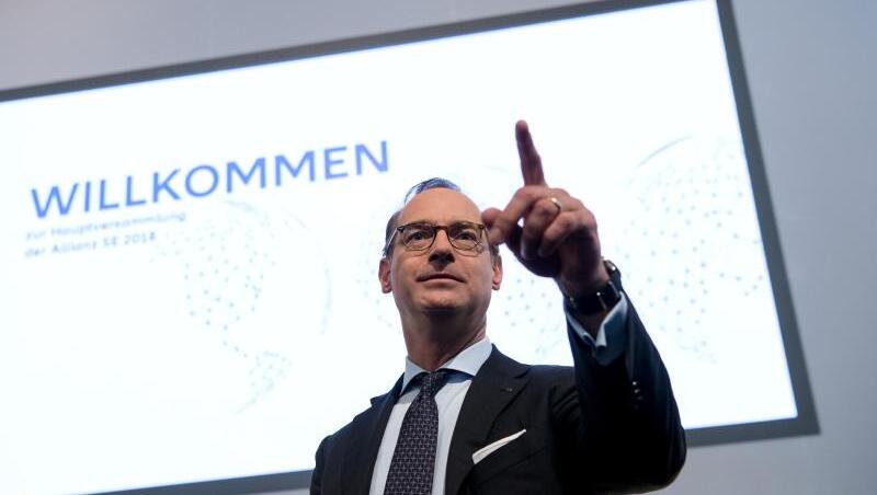 Allianz-Chef Oliver Bäte will den Konzern zu einem Vorzeigeunternehmen im Klimaschutz machen. Allianz-Chef Oliver Bäte will den Konzern zu einem Vorzeigeunternehmen im Klimaschutz machen.