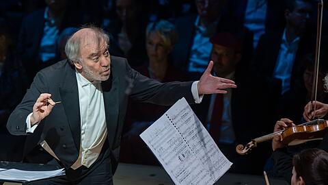 Die Münchner Philharmoniker spielen unter der Leitung von Dirigent Valery Gergiev.