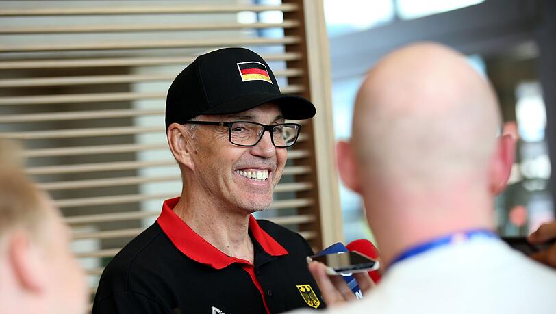 Bundestrainer Gordon Herbert lacht.