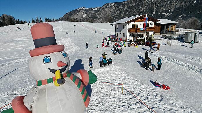 Ein Bild aus besseren Zeiten: Schneemann Herbert war das Wahrzeichen des Kollerlifts in Bischofswiesen.