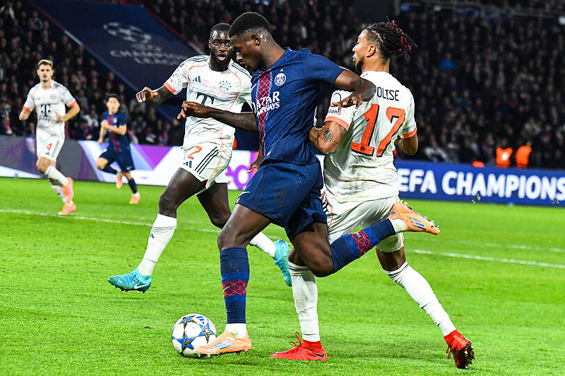 Bereits im Gruppenphasen-Duell waren die Duelle zwischen Olise und Mendes hart umk&auml;mpft.