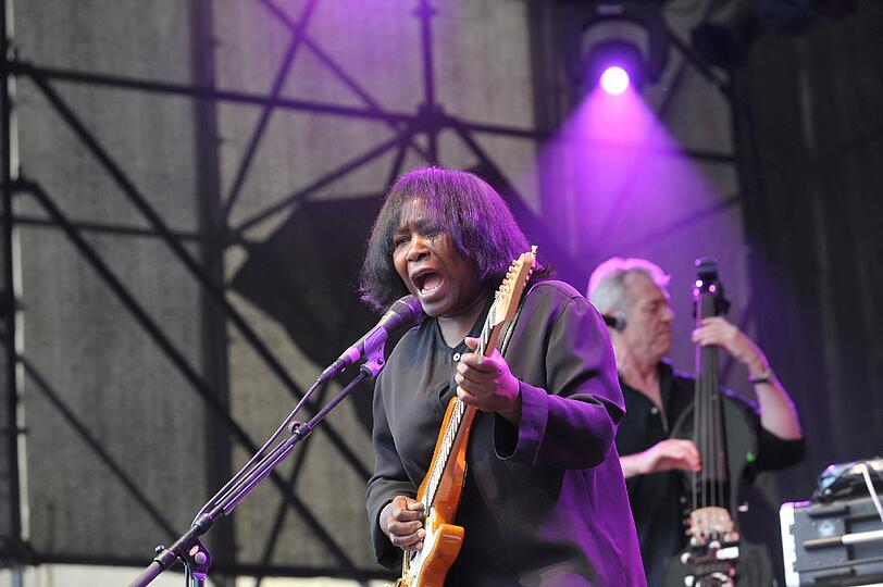 Brauchte lang, bis sie beim Hauptmarkt-Auftritt Tritt fasste: Joan Armatrading entdeckt im Karriere-Herbst den Blues für sich.