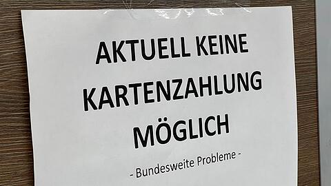 Die Zahlung per Giro- oder Kreditkarte in Deutschland war nach Angaben von Zahlungsdienstleistern bundesweit gestört (Symbolbild/Archivbild).