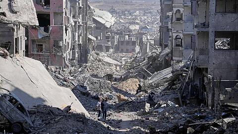 Der Wiederaufbau soll nach US-Angaben zunächst nur in den Zonen beginnen, die nicht unter der Kontrolle der Hamas stehen.