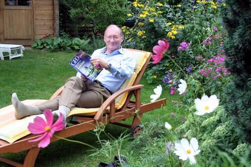 Franz Maget hat jetzt mehr Ruhe, um sich im Garten zu erholen.