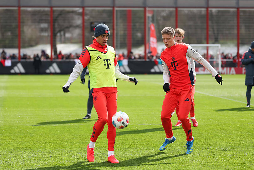 Wieder im Teamtraining beim FC Bayern: Jamal Musiala (l.).