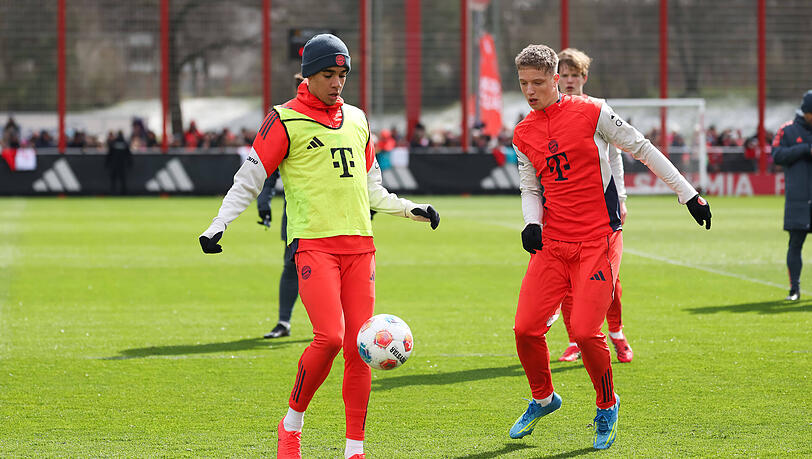 Wieder im Teamtraining beim FC Bayern: Jamal Musiala (l.).
