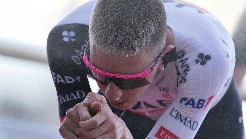 Rad-Superstar Tadej Pogacar hat sich bei einem Sturz bei der Vuelta schwer verletzt. (Archivbild) Rad-Superstar Tadej Pogacar hat sich bei einem Sturz bei der Vuelta schwer verletzt. (Archivbild)