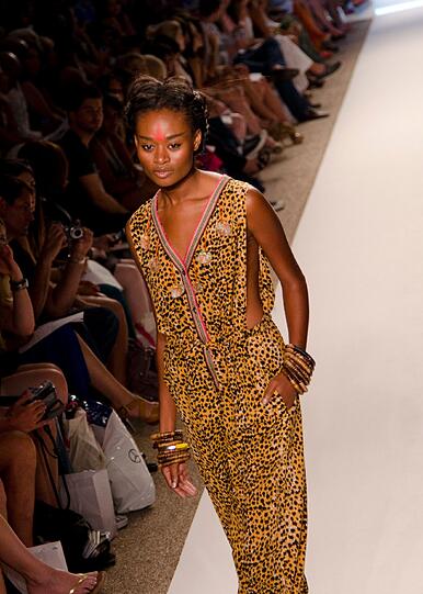 Designerin Mara Hoffmann mag?s wild! Hier Ihre Kollektion für 2012.
