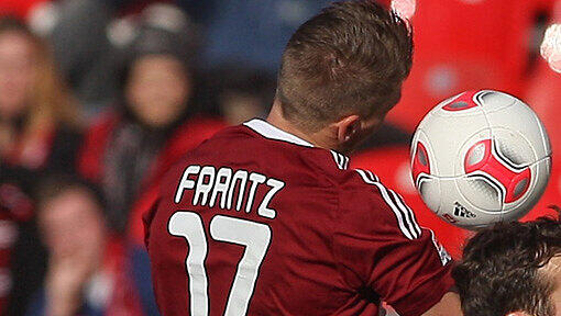 Mit Kopfball ist es zur Zeit nichts bei Mike Frantz. Der Club-Spieler leidet unter einem schmerzhaften Pferdekuss.
