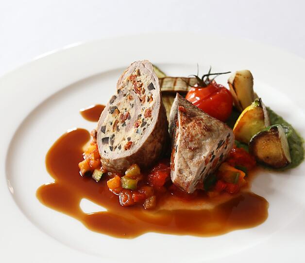4. Gang: Involtini vom Kalb mit mediterranem Gemüse und Pesto-Kartoffelpüree
