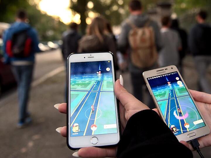 "Pokémon Go" war beim Start im Sommer 2016 zu einem weltweiten Phänomen geworden. Inzwischen ließ der Hype merklich nach, auch wenn es einen harten Kern eingefleischter Spieler gibt.