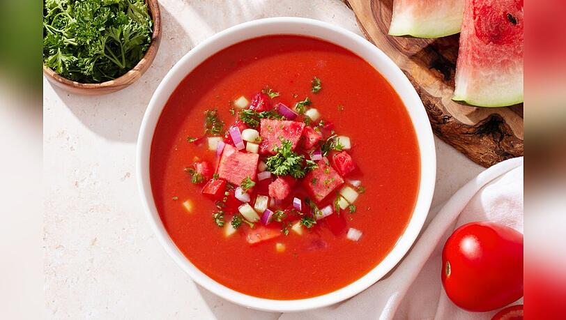 Lecker kochen ohne Herd und Ofen - das macht diese Gazpacho möglich.