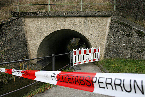 Diese dunkle Unterführung wird in Ansbach &bdquo;Mausloch&ldquo; genannt. Hier lauerte der Täter auf ein beliebiges Opfer.