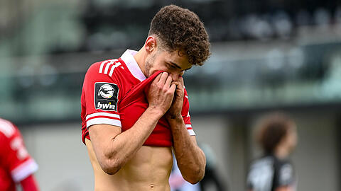 Völlig konsterniert: Hachings Alexander Fuchs in der Sportclub Arena in Verl.