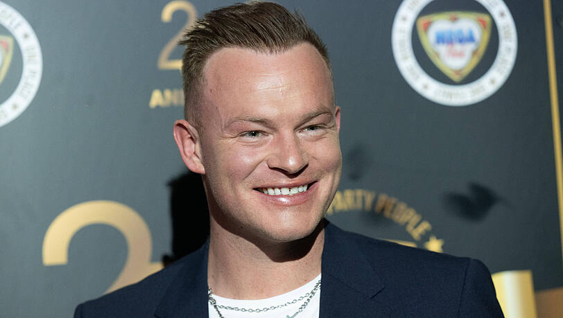 Ballermann-Star Julian Benz soll Kollegin Anna-Maria Zimmermann sehr nah gekommen sein. Ballermann-Star Julian Benz soll Kollegin Anna-Maria Zimmermann sehr nah gekommen sein.