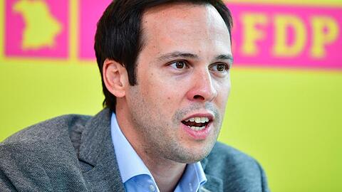 Martin Hagen, bayerischer FDP- Fraktionsvorsitzender, spricht auf einer Pressekonferenz. Foto: Matthias Merz/dpa/Archivbild