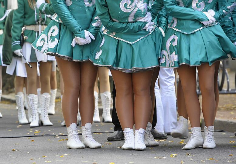 Funkenmariechen der Funkengarde nehmen in Dresden am Faschingsauftakt teil, bei dem traditionell der Rathausschlüssel an den Dresdner Carneval Club DCC übergeben wird.