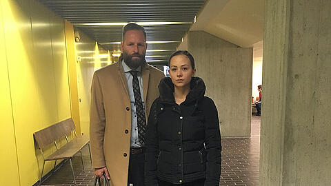 Nadine S. mit ihrem Anwalt Stephan Lucas im Strafjustizzentrum.