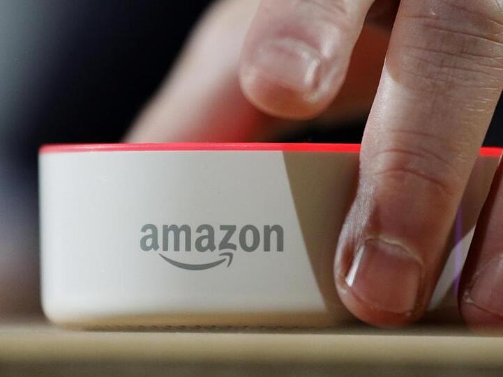 Ein Lautsprecher Amazon Echo mit Alexa Voice Service. Amazon macht es der Sprachassistentin einfacher, gespeicherte Aufnahmen zu löschen.