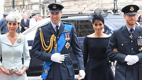 Irgendwann versuchte Prinzessin Kate (l.) nicht mehr zwischen ihrem Mann, Prinz William (l.), und seinem Bruder Harry - hier mit Ehefrau Herzogin Meghan - zu vermitteln.