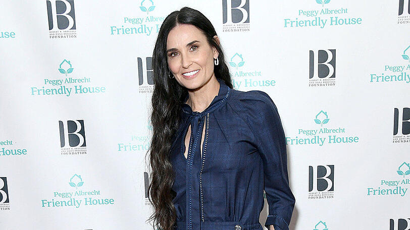 Demi Moore setzt als Ausgeh-Outfit auf einen Jumpsuit