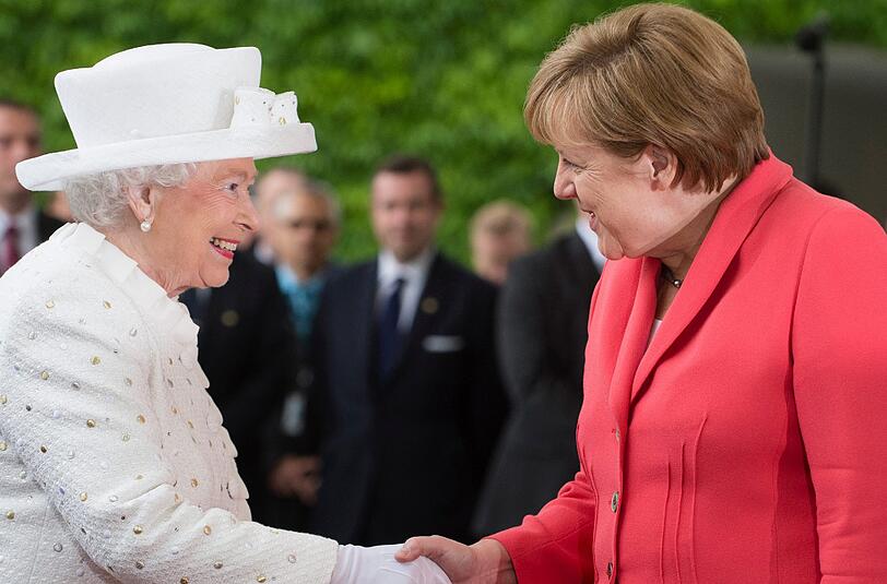 Die Queen begeistert bei ihrem Staatsbesuch in Berlin am Mittwoch die Massen. Die Bilder des Tages.