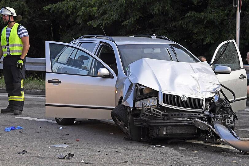 Nach dem Aufprall schleuderte der BMW rund 50 Meter weit auf die Gegenfahrbahn.