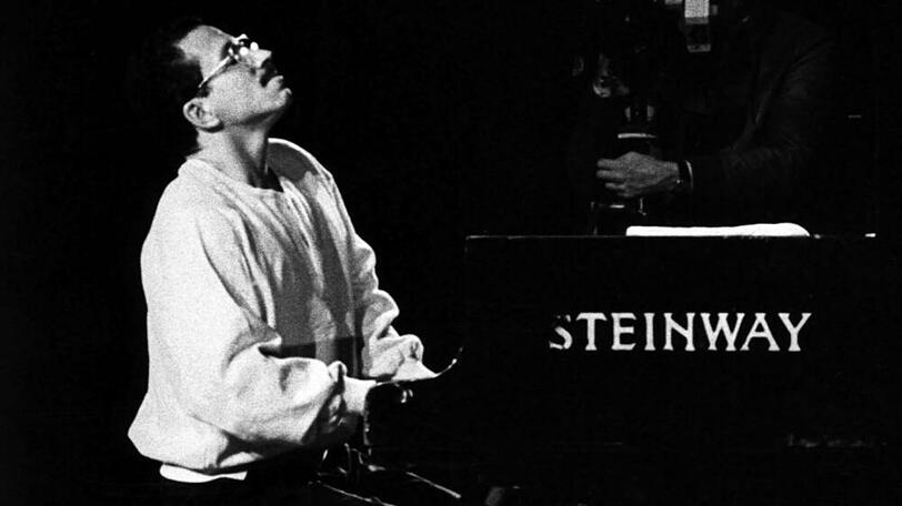 Keith Jarrett in jüngeren Jahren bei einem Konzert im Jahr 1986