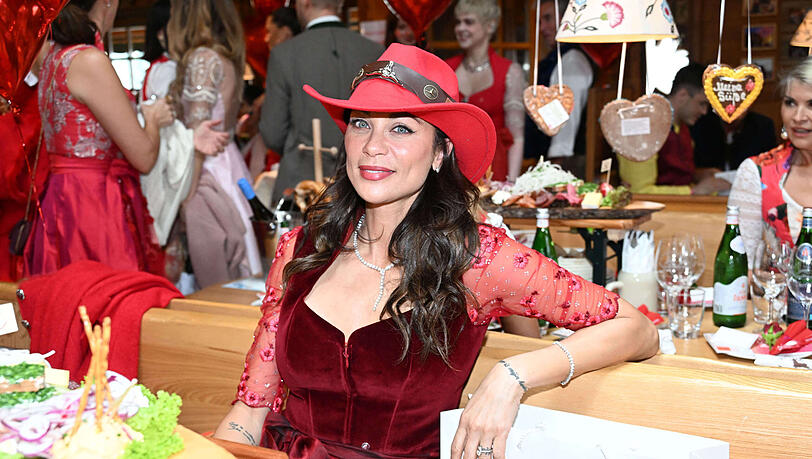 Lilly Becker in einem Dirndl von Astrid Söll