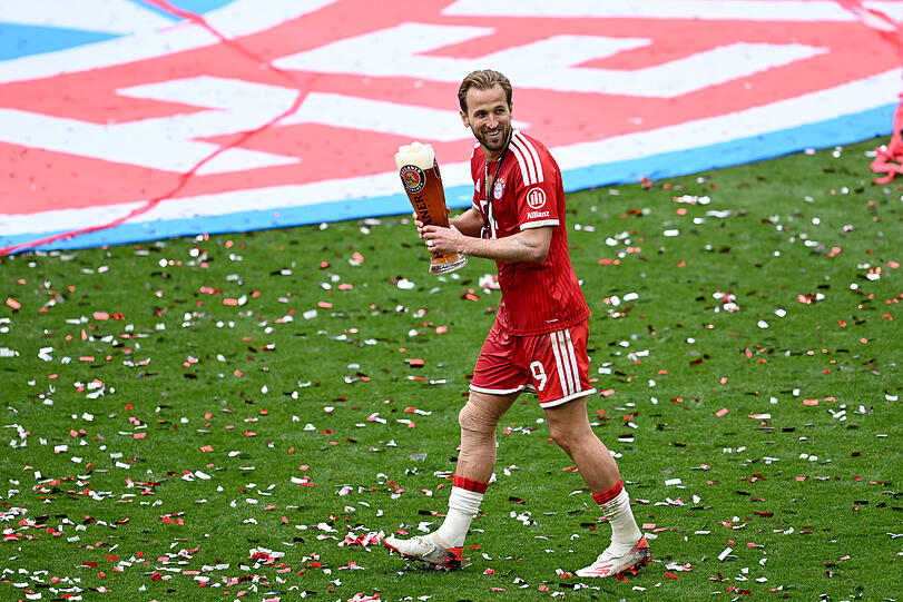 Harry Kane scheint Gefallen an der traditionellen Bierdusche gefunden zu haben.