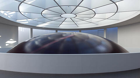 Die Installation "HOWL" des Bildhauers Anish Kapoor in der Pinakothek der Moderne. In der Rotunde im Eingangsbereich des Museums wurde die gigantische Kugel aus dunklem PVC angebracht, die sich über drei Etagen erstreckt.