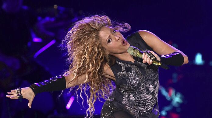 Shakira hat einen Reibach mit ihren Songrechten gemacht. Sollte sie mal wieder in Deutschland auftreten und ihre eigenen Songs singen, wird sie allerdings wohl etwas weniger verdienen als früher.
